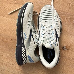 Brooks Running women’s Adrenaline GTS 23 - size 9.5